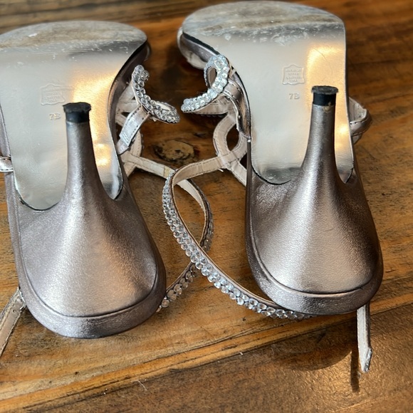 E! Live From The Red Carpet - Kelli Heels - Picture 7 of 9